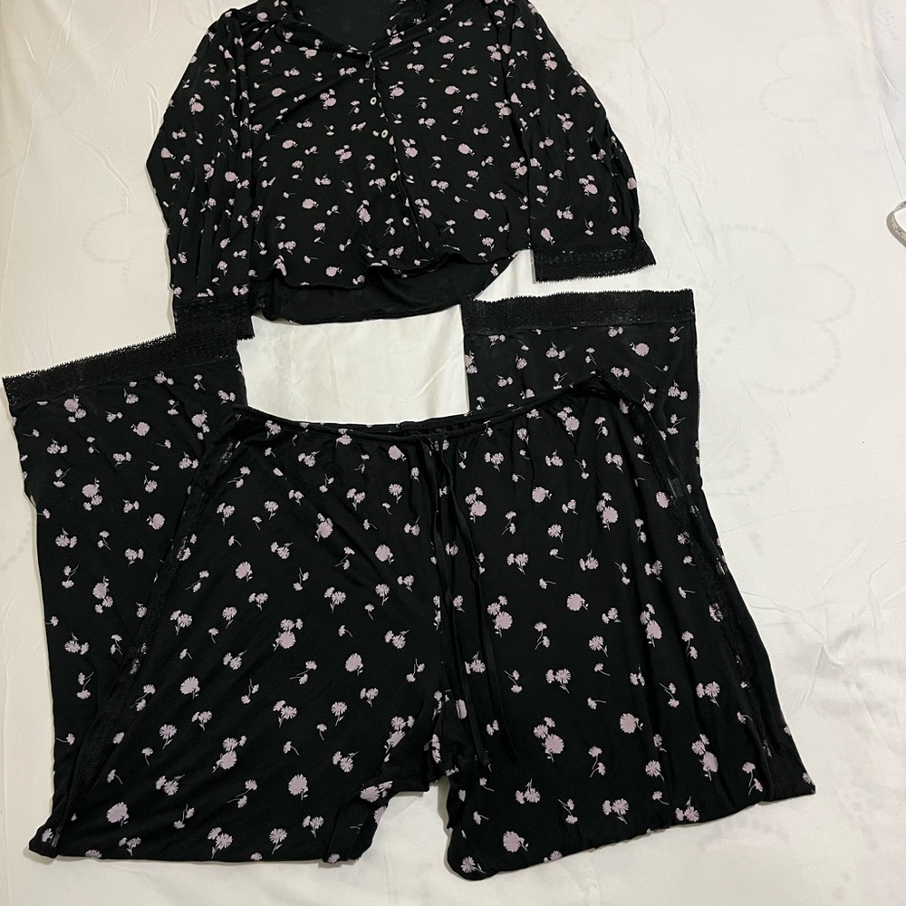Victoria's Secret Black and Pink Floral Pajama Set Women’s Size XL